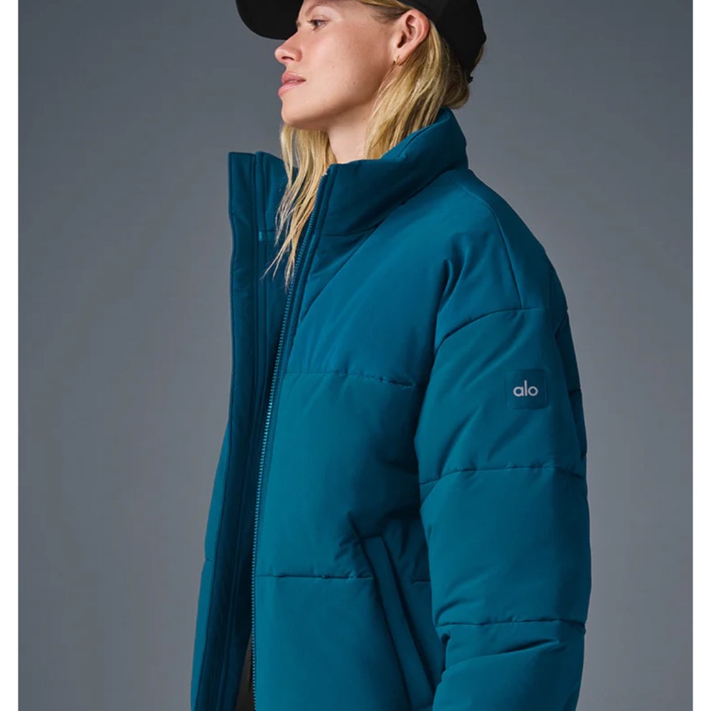 ALO Yoga Stretch Woven Street Puffer Jacket - Picture 5 of 6